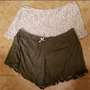 2 pairs of shorts